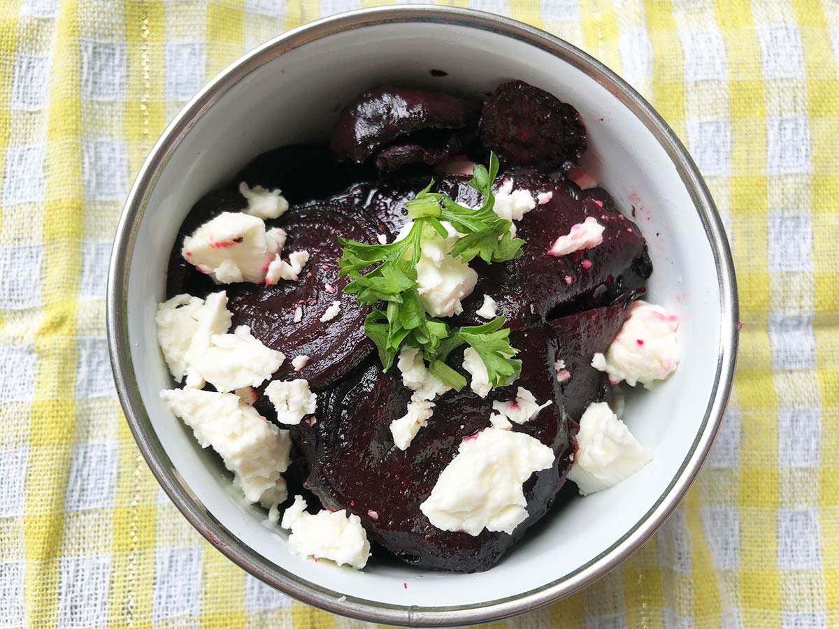 Beterraba com queijo feta