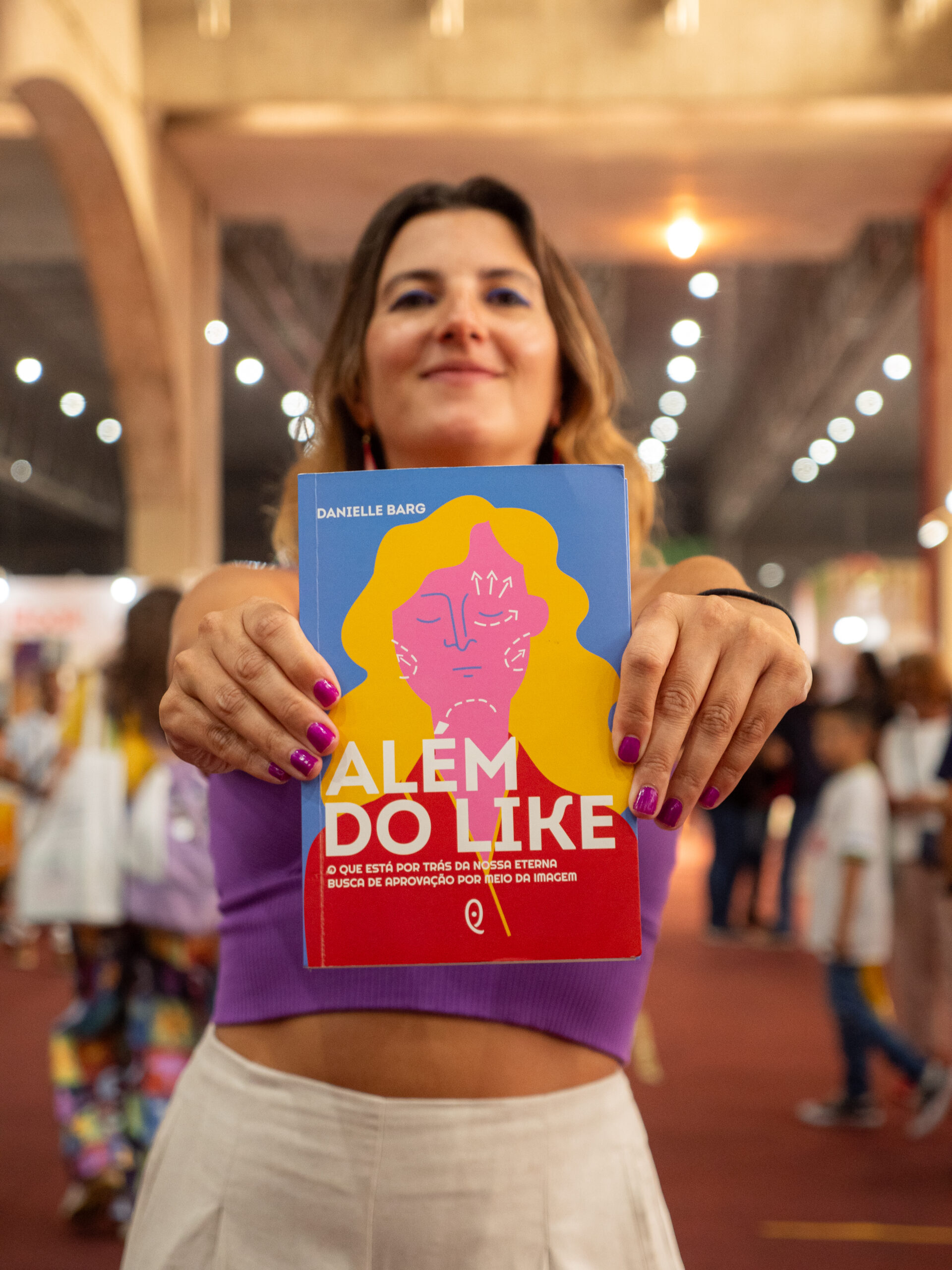 Dani Barg é autora de Além do Like, livro que fala sobre pressã estética na era das redes sociais