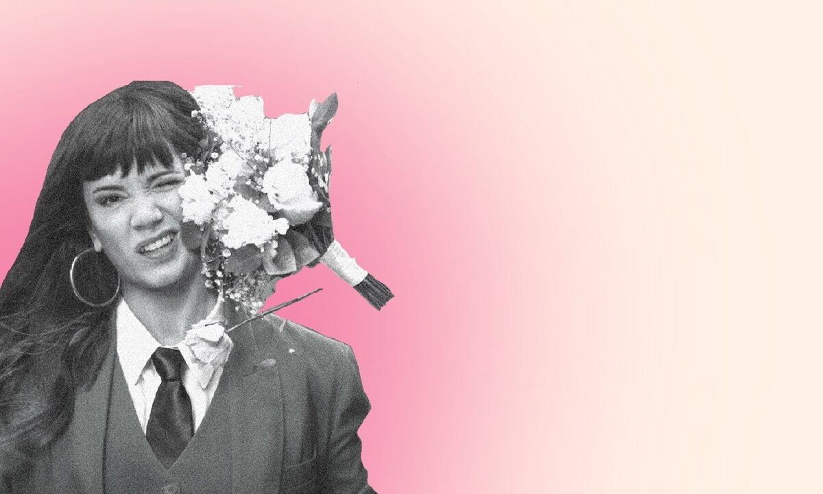 Ilustração da personagem Vicky, da série Invejosa da Netflix, com um buquê de noiva