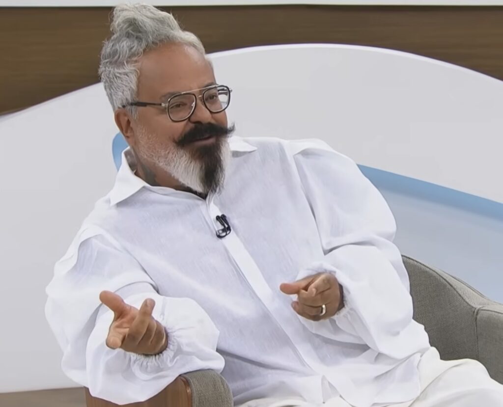 Brazilian fashion designer Ronaldo Fraga on Roda Viva TV program, discussing fashion, culture, and social impact.