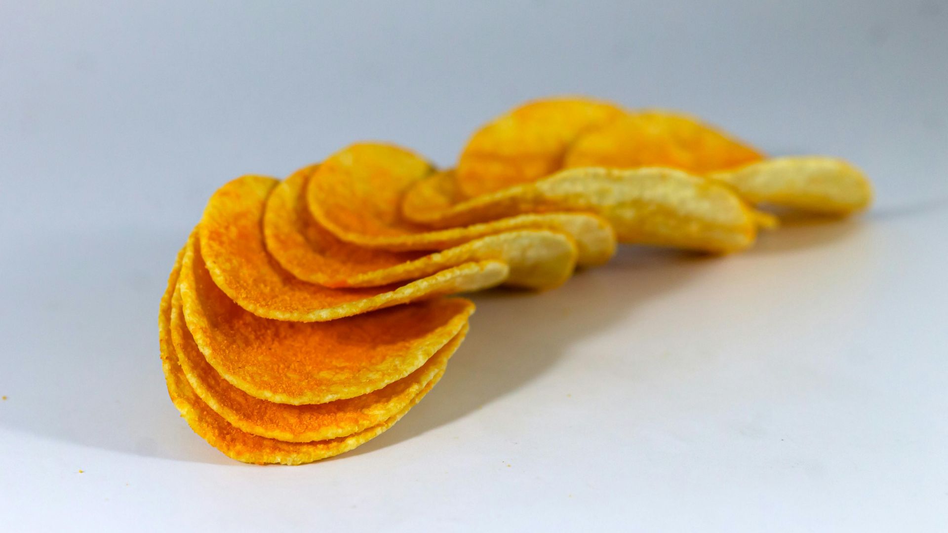 ultraprocessados nas escolas nos Estados Unidos representados por chips industrializados